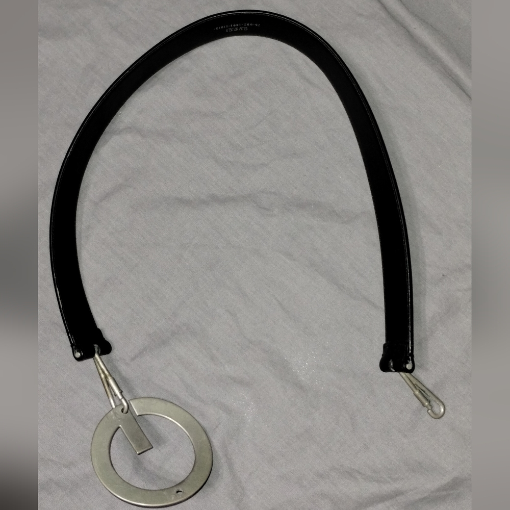 GUCCI BELT ~ BLACK LEATHER WITH SILVER "G" BUCKLE - Picture 8 of 16